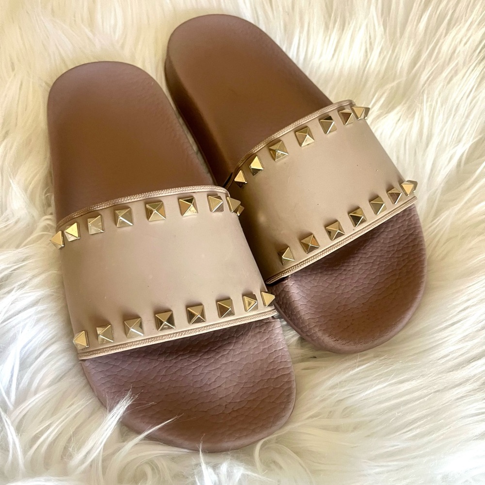 🦩CLEARANCE🦩 Valentino Garavani Studded Slide Sandals - Size 38